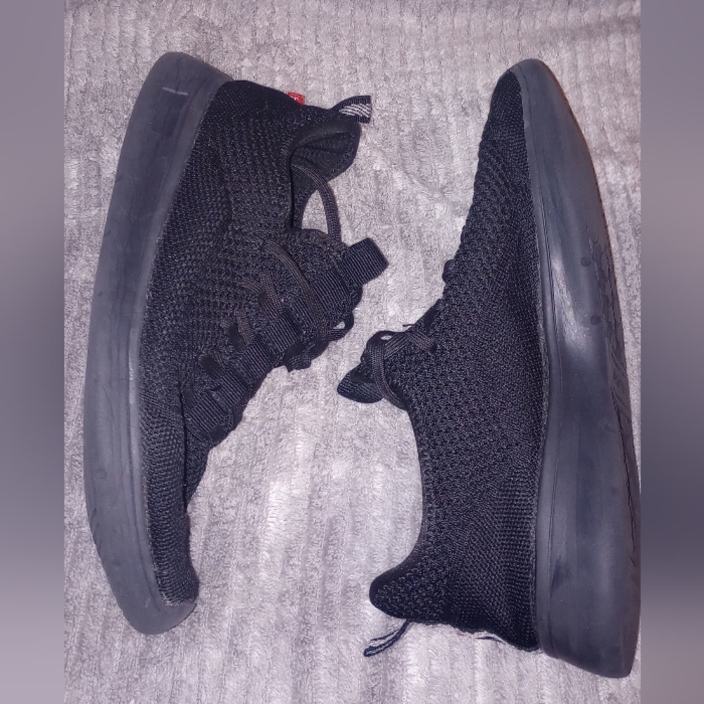 Black Levi Tennis shoes